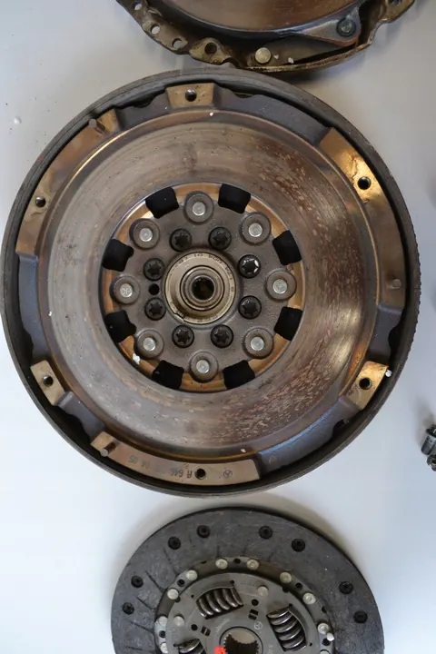 Kaksimassakytkin Mercedes 2.2 CDI 646 OE 6460300405 image 8