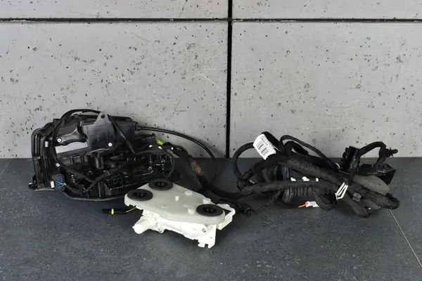 BMW X5 G05 X6 G06 Soft Close Türschlösser OEM 530510550 image 8