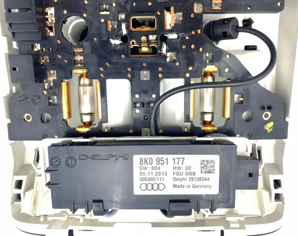 Stoelleeslamp OEM 8T0947135BF 6PS voor Audi image 4