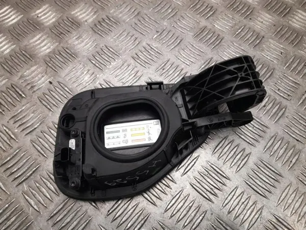 Polttoaineläppä OEM 5GE010007Q Škoda Octavia Mk4 Combi:lle image 4