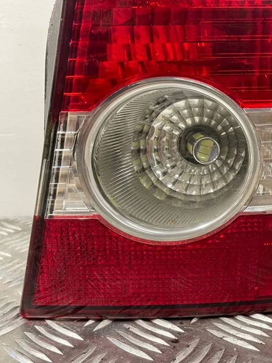 Volvo S40 2004 Luz trasera derecha image 2