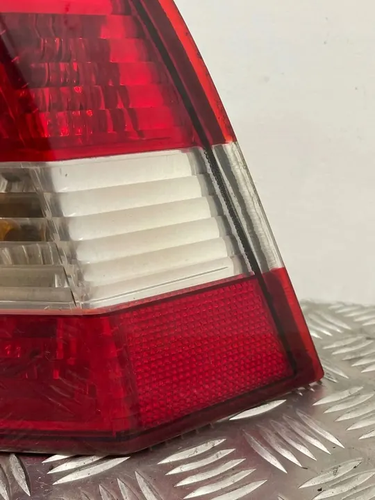 Volvo S40 2004 Luz trasera derecha image 3