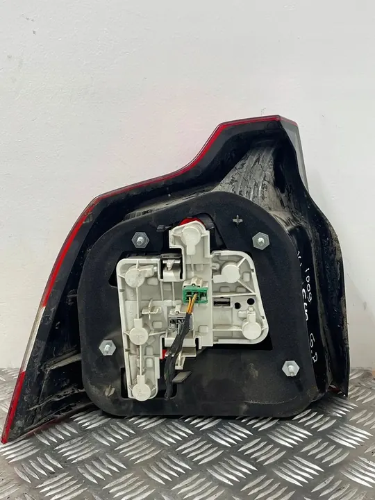 Volvo S40 2004 Luz trasera derecha image 5