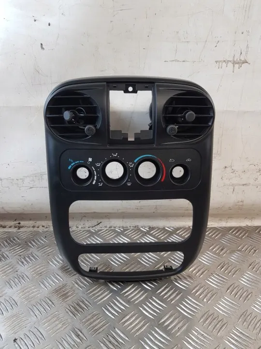 Cadre console radio Chrysler PT Cruiser OEM 05291573AA image 2