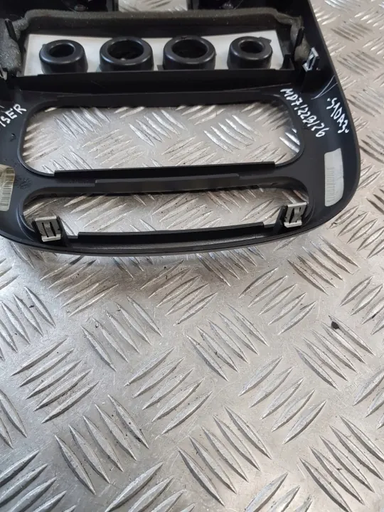 Cadre console radio Chrysler PT Cruiser OEM 05291573AA image 7