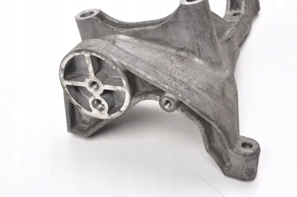 Bentley Bentayga Klimakompressor-Halterung OEM 057260885E image 4
