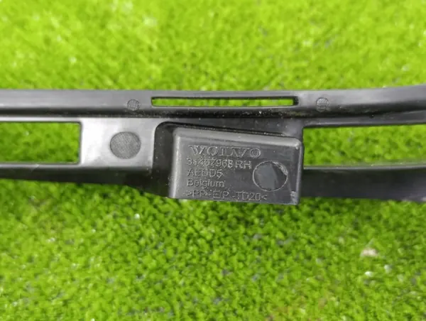 Uitlaatbevestiging Volvo XC40 OEM 31407968 Rechterkant image 9