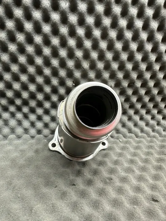04L131111AD Turboresonator - Begagnad Volkswagen OE image 4
