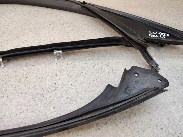 Joint de vitre arrière gauche OEM A2076700304 Mercedes image 3