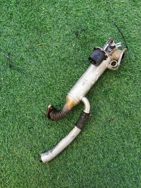 EGR-jäähdytin VW T6 T5 070131512D image 2