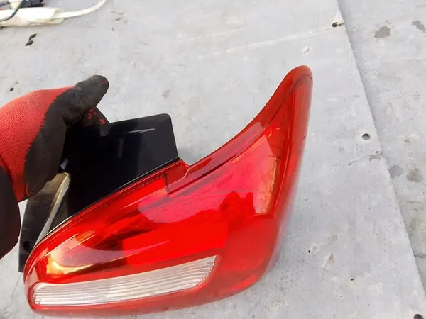 Luz trasera derecha LED Mitsubishi Space Star II (2014- ) OEM 8330B020 image 5