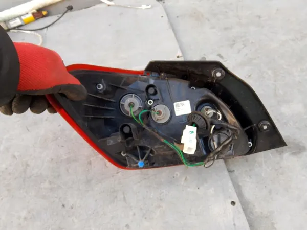 Luz trasera derecha LED Mitsubishi Space Star II (2014- ) OEM 8330B020 image 8