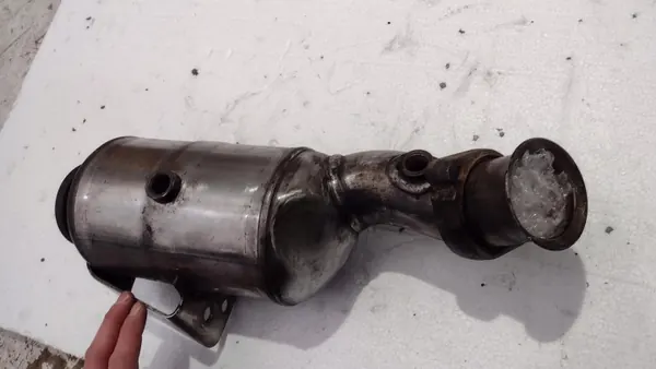 Katalysaattori Mercedes C-luokka W205 C43 3.0 OEM A2054900256 image 4