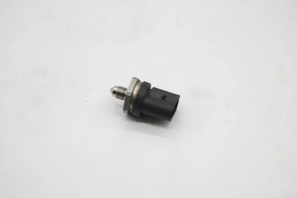 Sensor presión combustible Bosch 0 261 545 071 image 3