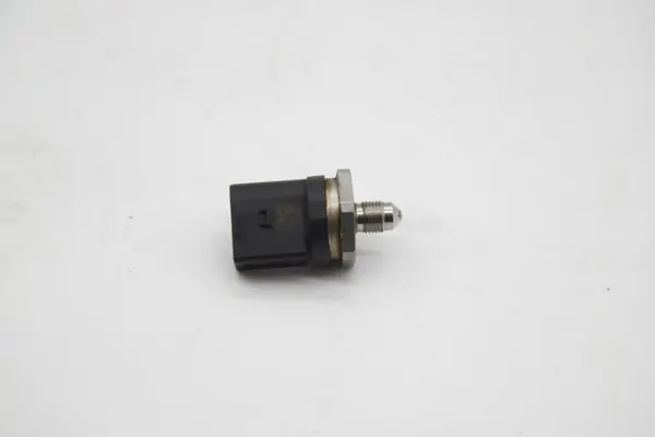 Sensor presión combustible Bosch 0 261 545 071 image 4