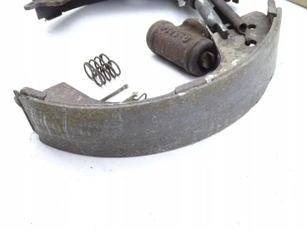 Mitsubishi L200 II-III 96-06 Kit Frein Arrière Droit OEM image 3