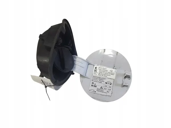 Volkswagen Golf VI 2009 Trappe de carburant image 5