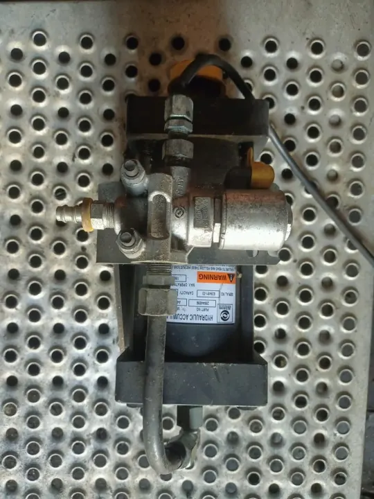 Allison Vaihteiston Hydrauliikka-akkumulaattori OEM 29544596 image 3
