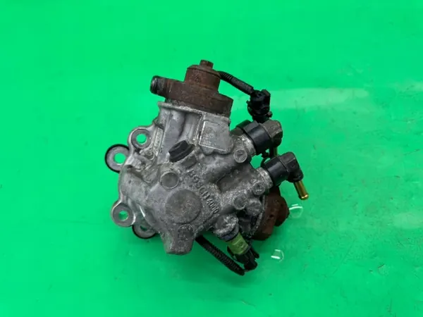 Pompe haute pression OEM 31272896 pour Volvo image 2