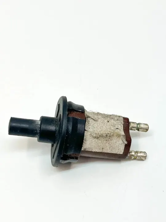 Mercedes-Benz Ovenosat OEM A0008211552 - Käytetty image 4