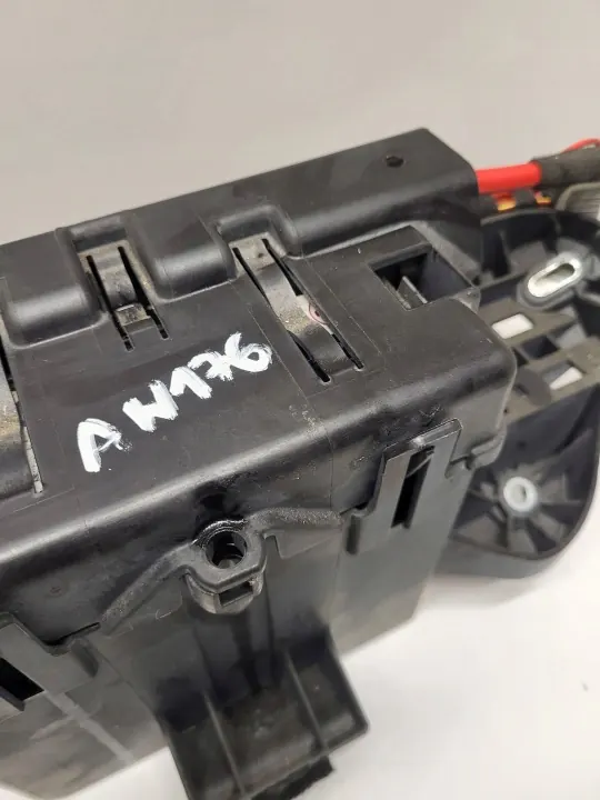 Mercedes-Benz A W176 hulpbatterij relais A0009829608 image 6