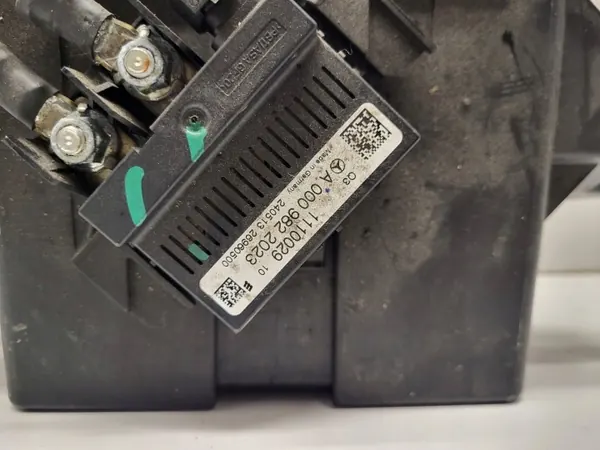 Mercedes-Benz A W176 hulpbatterij relais A0009829608 image 8