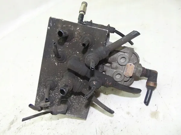 Renault Magnum 4-wegklep OEM 03319400 image 3