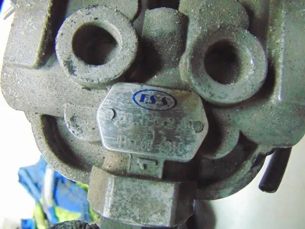 Renault Magnum 4-wegklep OEM 03319400 image 5