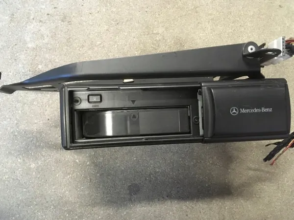 Changer CD Mercedes OEM Q6820363 pour W163 image 3