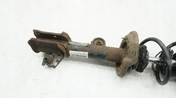 Taka-oikea iskunvaimennin OEM 00520121350 Jeepille image 3