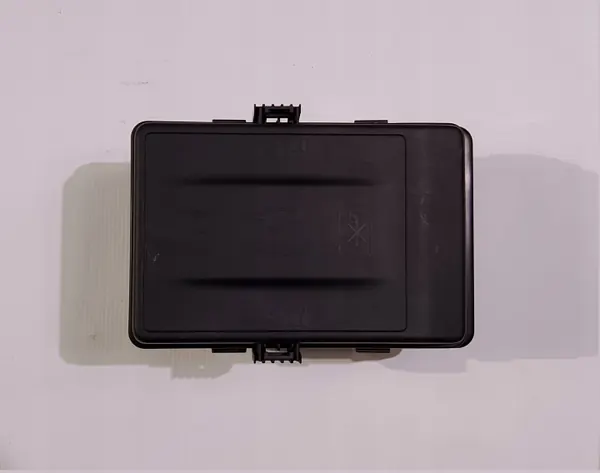 Sulakekaappi ja sulakkeet OEM 68467638AA Dodge Ram 1500 image 2