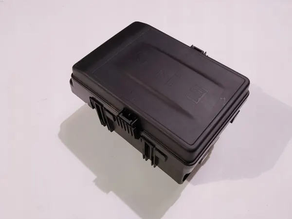 Sulakekaappi ja sulakkeet OEM 68467638AA Dodge Ram 1500 image 6