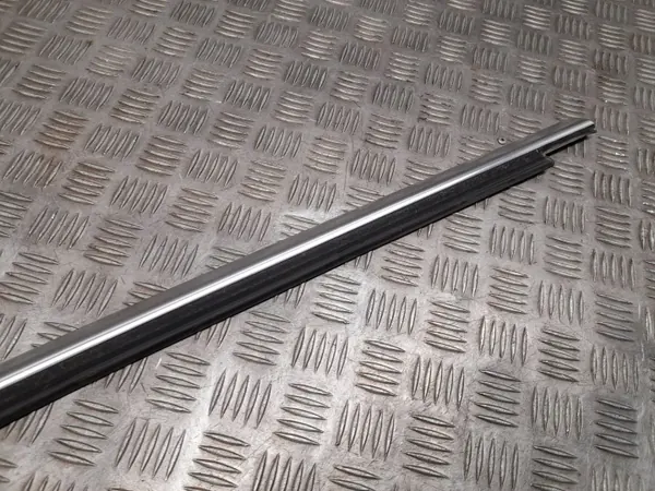 Garniture vitre arrière gauche Mercedes GL X166 OEM ATV57969 image 3
