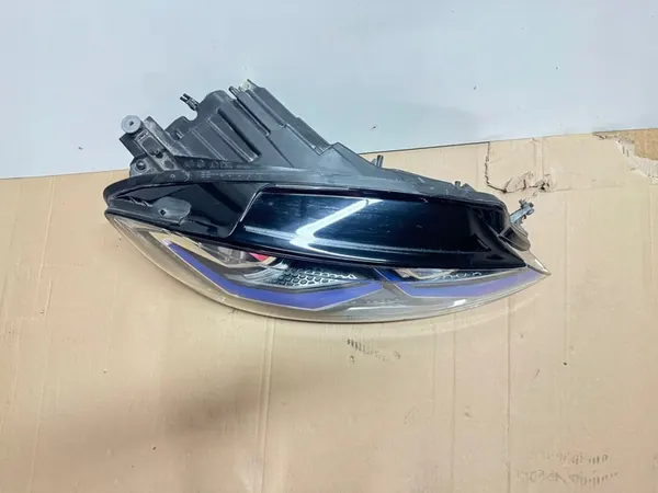 Farol direito VW Golf VII GTE OEM 5G1941036B image 6