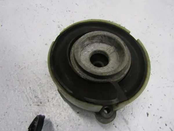 Audi A4 B9 Cuscinetto Ammortizzatore Anteriore 8W0413333 image 3