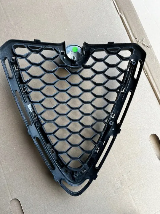 Alfa Romeo Stelvio Grill OEM 156108638 Begagnad image 4