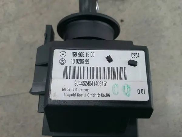 Mercedes A-luokka W169 kiinteä osa OEM 1699051500 image 3