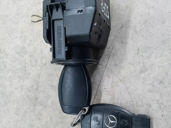 Mercedes A-luokka W169 kiinteä osa OEM 1699051500 image 4