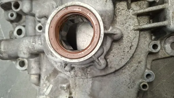 Steuerdeckel & Ölpumpengehäuse OEM 90570200 image 3