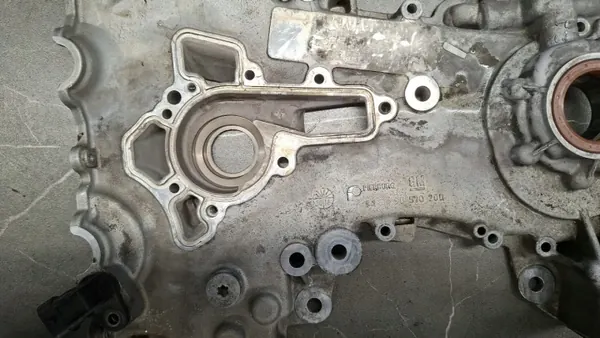 Steuerdeckel & Ölpumpengehäuse OEM 90570200 image 4