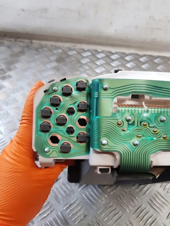 Toyota Yaris I 1.4 D4D Mittaristo OEM 838000D420 image 10
