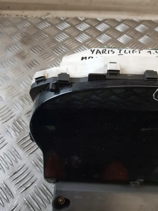 Toyota Yaris I 1.4 D4D Mittaristo OEM 838000D420 image 9