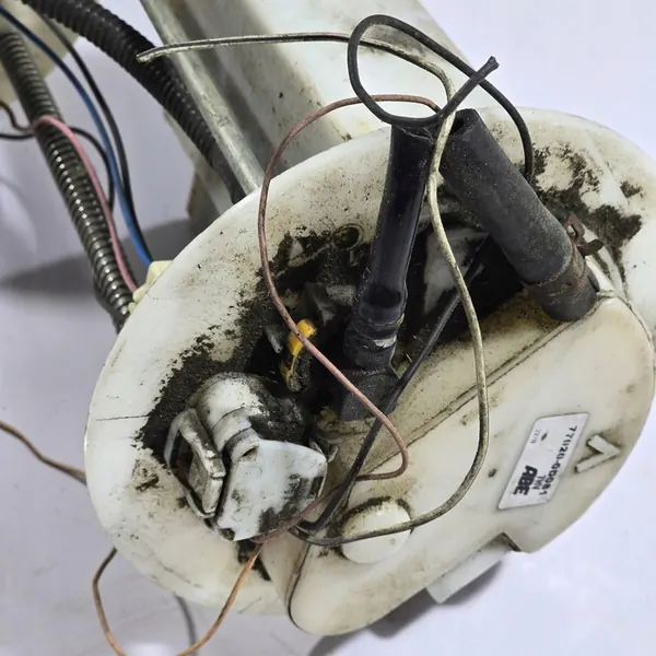 Toyota Yaris Brandstofpomp 77020-0D081 image 4