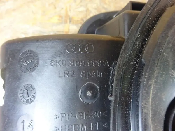 AUDI A4 B8 2.0 TDI AdBlue Bränsletanklock LX5R 8K0010508CS image 5