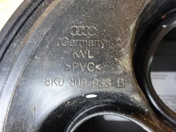 AUDI A4 B8 2.0 TDI AdBlue Bränsletanklock LX5R 8K0010508CS image 6
