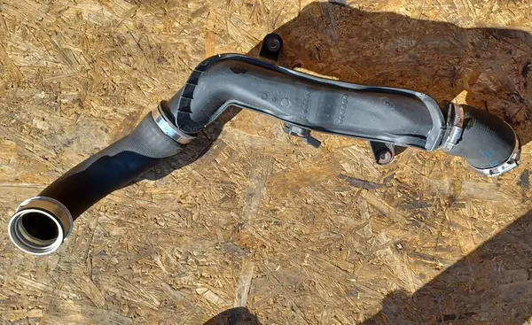 VW Passat B6 Tubería Intercooler Sensor 3C0145762AH image 2