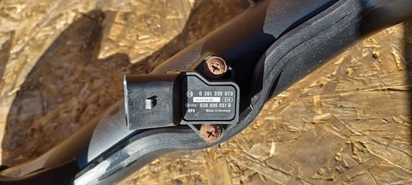 VW Passat B6 Tubería Intercooler Sensor 3C0145762AH image 4