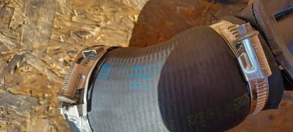 VW Passat B6 Tubería Intercooler Sensor 3C0145762AH image 6