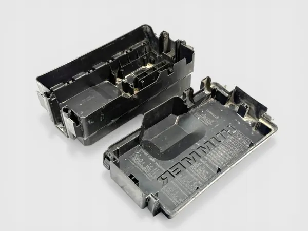 Zekeringkastdeksel OEM 11GM340A voor Hummer H3 06-10 image 3