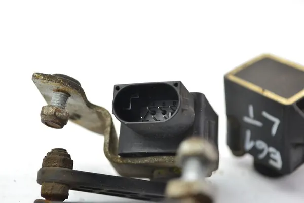 Sensor de nível de luz traseira direita BMW E61 E60 6763737 image 3